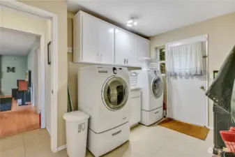 Laundry/Mudroom with outside access