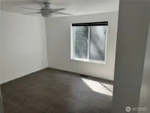3rd bedroom morning light