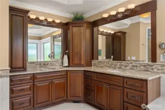 Double sinks & vanities.