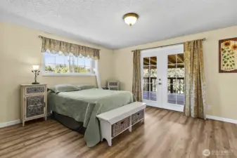 Primary suite- access to back deck