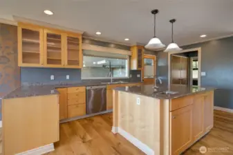 Opposite side of kitchen