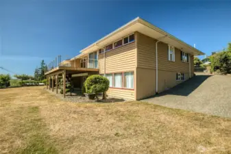 Driveway on side of house to back yard