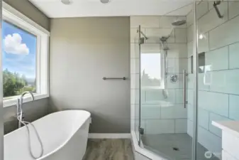 Primary Bathroom - Garden Tub
