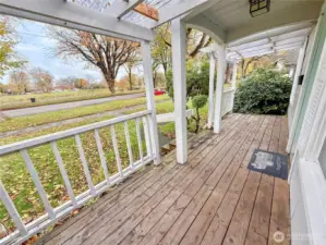Front Deck Views of Lake Sacajawea