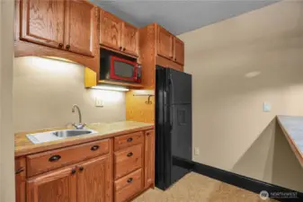 Kitchenette w/ mini sink, microwave, top-freezer refrigerator
