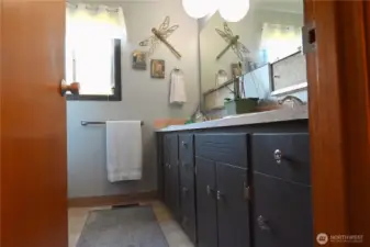 Upper Full Bath
