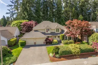 Gorgeous curb appeal!