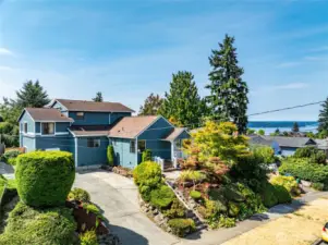 Welcome to this updated Gatewood Home!