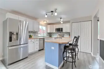 Kitchen w/ Island