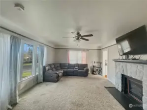 Livingroom with cozy fireplace.