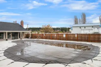 Complex Clubhouse & Pool