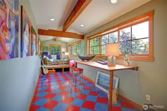 Upper Level Sitting Area/Flex Space