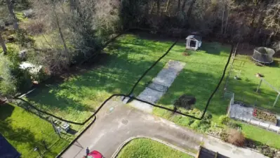 Lot lines are approximate, 1707 on left