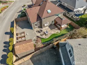 Well planned and efficient outdoor living space!