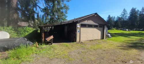 20x40 Detached Garage/shop + 12x40 lean to.