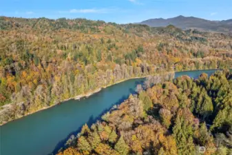 Walking distance to the Skagit River