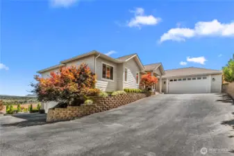 2 garages, 1482 sq ft.  Upper level 2 car, lower level 2 car and shop.
