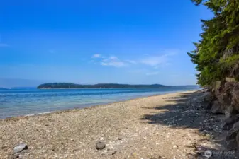 One of the nicest beaches around with clams and oysters galore.