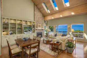 Impressive and dramatic great room style.