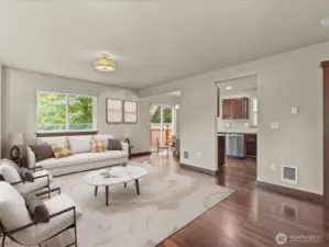 Entery - Virtually Staged