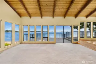 You can see the beach below thru the windows on the left. Deck is in great condition - only about 10 years old.