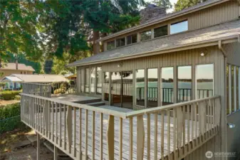 Large back deck wraps around on the left.