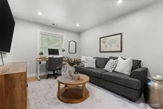 Bonus room/office