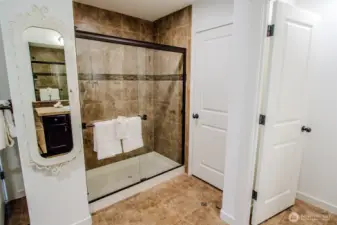 Primary Bathroom (Angle 2):