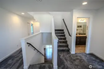Upper Landing / Hallway:
