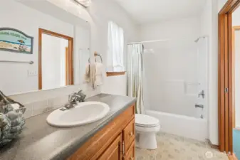 Full main bathroom with tub.