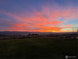 Sunset views of the Yakima Range from your property!