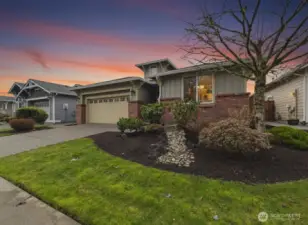 Welcome home.  This well loved 2 bed 1.75 bath home with den is awaiting you.