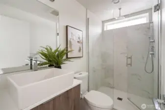 Primary en-suite bathroom