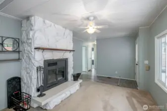 Living room w/ fireplace