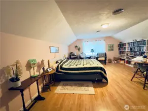 Upstairs oversize Bedroom