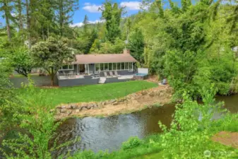 Front-row seat to nature on the banks of Issaquah Creek.