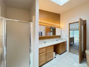 Separate shower and double sinks