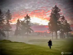 Early-morning golf at Sand Point Country Club, where mist, light and open fairways shape the rhythm of the neighborhood. Moments like this reflect the quiet character of the community surrounding the Fairway Residence and Fairway Bungalow, with direct access to the course and close proximity to the club’s full suite of amenities.