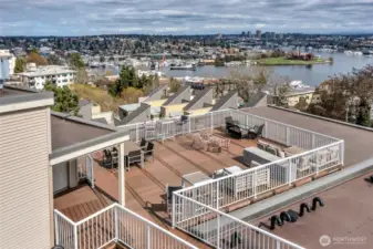 A true highlight of the home. Panoramic views of Lake Union and beyond.
