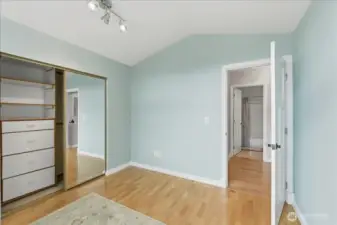 Who wouldn't want this beautiful room for themself