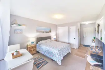 Efficient studio layout with convenient access to the kitchenette and 3/4 bath. Less time doing chores = more beach time!