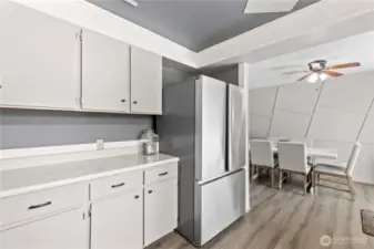 All appliances stay!