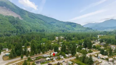 Mountain Views Surround you in Darrington!