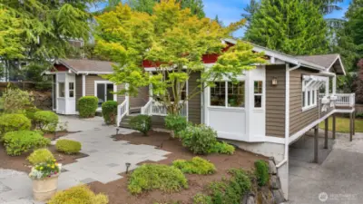 Spacious, airy home with 5 bedrooms and 4.5 bathrooms.