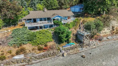 Stairs to your private tidelands.  Platform and boat lift belongs to neighboring property.