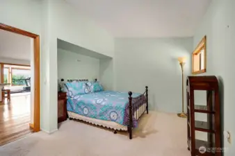 Guest bedroom