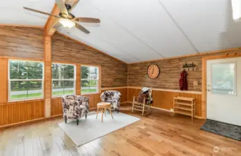 vaulted ceiling and open views to the yard