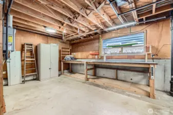 Garage work bench for the handyman or hobbyist