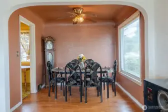 Dine with a view of the yard. Note the arch details that is also original to the home.
