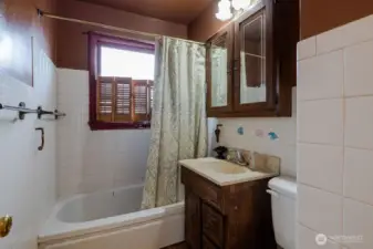 The full bathroom on the main floor.